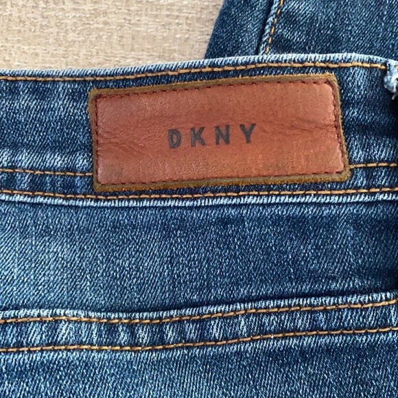 DKNY “Mercer Slim” jeans. Size 33/32 - Picture 5 of 9
